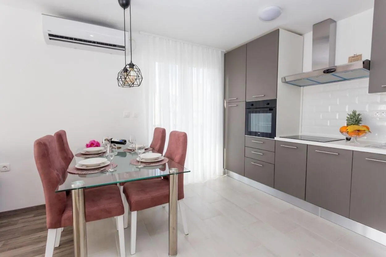 Apartment Papillon Split 0*,