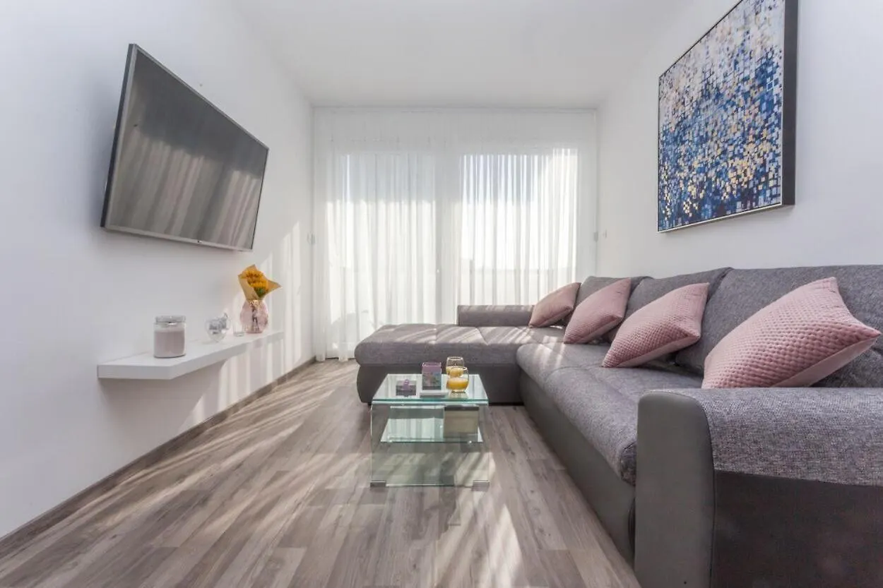 Apartment Papillon Split 0*,  Croatia